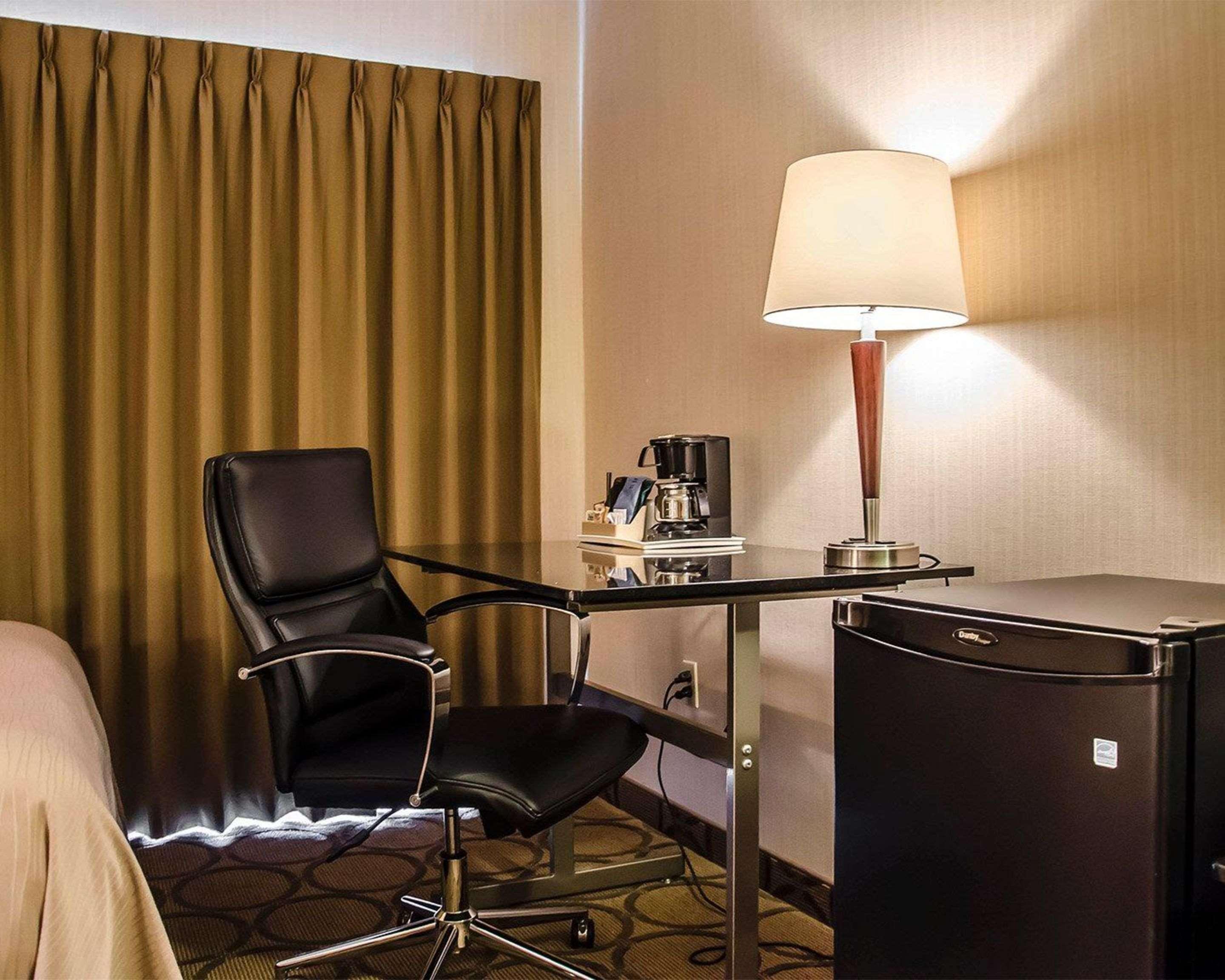 Comfort Inn South Shore Boucherville Exteriör bild